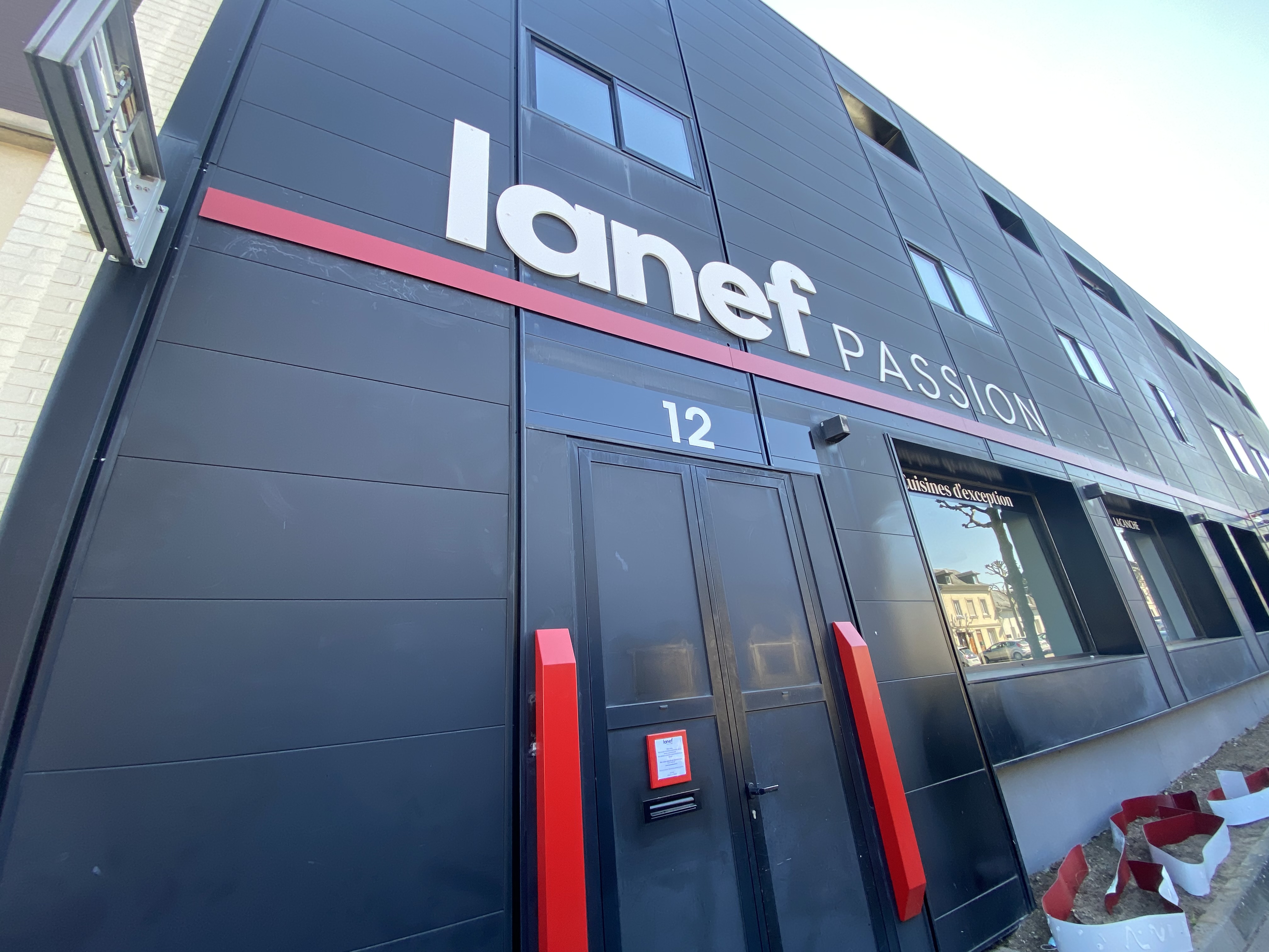 Lettres PVC fixées sur bardage